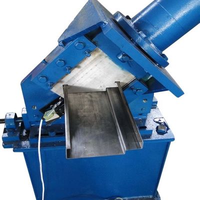 Petit pain bleu de cadre de porte en métal formant des stations d'OIN 12 de machine