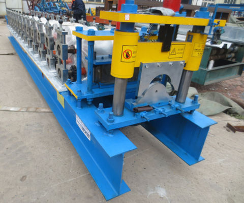 Stations de Ridge Cap Roll Forming Machine 15m/min 18 de toit