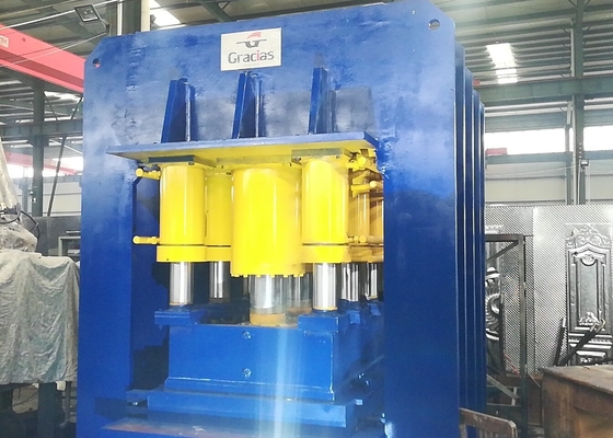 Presse hydraulique gravante en refief centralisée de machine de porte en acier de 15kw 2500T